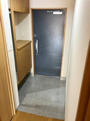 ロイヤルガーデン宇多津四番丁の玄関|収納もある玄関です