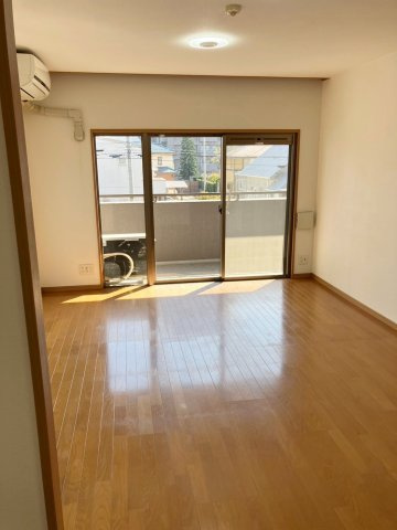 ロイヤルガーデン宇多津四番丁の居間・リビング|ゆったり過ごせる居間です