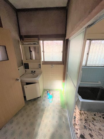 【洗面所】 | 上宇部小学校に通える中古住宅　宇部市山門３丁目 | 広い洗面スペース