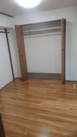 三陽南マンションの洋室