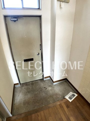 【玄関】 | シティ丸和 | 収納もある玄関です