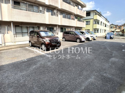 【駐車場】 | シティ丸和 | 駐車場があるので、車を買う予定の方も安心です