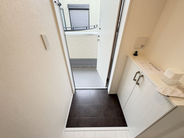 MQuarto拝島Ⅱの玄関|写真は同建物の別部屋を参考に掲載しております。