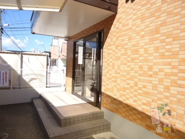フロントステーション西川原のエントランス