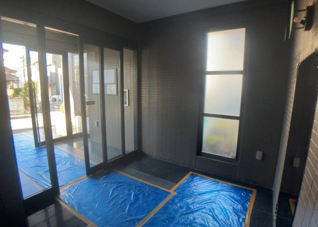 【受付】 | レサージュ相模原壱番館 | 受付はマンションコンシェルジュがいる場合もあれば、管理人が滞在する小部屋を総称して呼ぶことがあります。主にエントランスに設置されていることから、防犯面でも期待ができます。防犯設備がない場合はより安心！