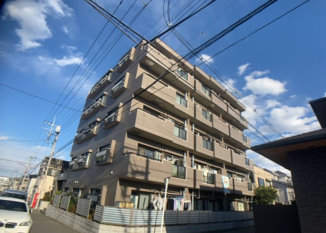 【構造・工法・仕様】 | レサージュ相模原壱番館 | ＲＣ造、Reinforced Concreteは直訳すると補強されたコンクリートです。主に柱や梁・床・壁が鉄筋とコンクリートで構成おり、鉄筋を組んだ型枠にコンクリートを流し込んで固めたものを指します。