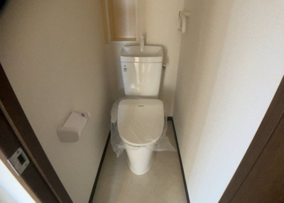 【トイレ】 | レサージュ相模原壱番館 | トイレは大きさや形、機能、抗菌性などが異なる多種多彩なタイプが各メーカーから出ています。それぞれに良さがあるため、事前にどういったタイプのトイレがいいのかをご家庭内で決めて、内見に行くといいでしょう。