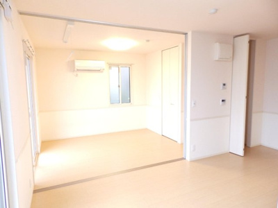 【居間・リビング】 | ルピナス | ゆったり過ごせる居間です