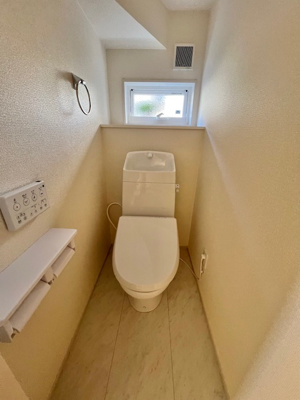 【トイレ】 | 西見前１１地割 | 温水洗浄便座なので寒い日でも暖かい便座で快適です♪