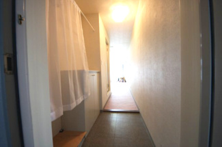 【玄関】 | ヴェルドール琵琶湖リゾート | 玄関から見た室内