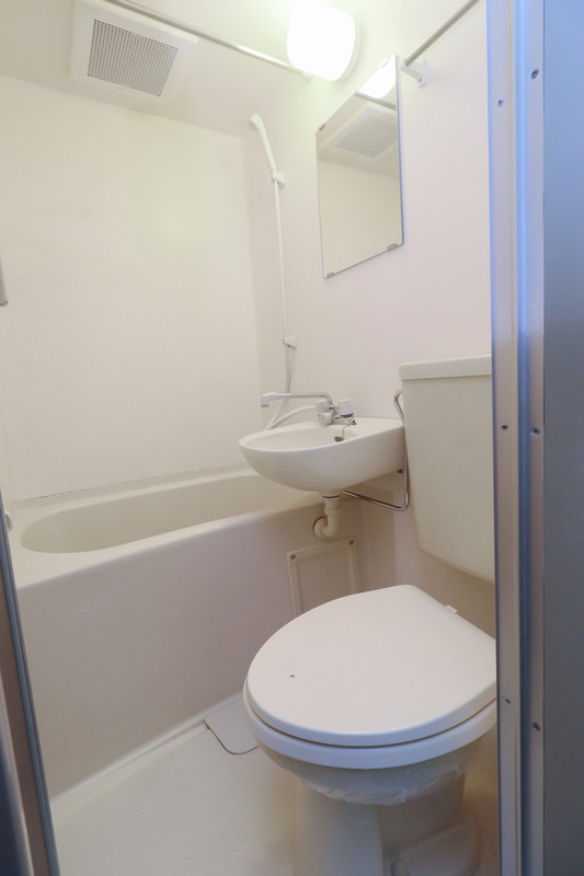 ダイナコート久留米駅前の洗面所|明るい洗面所です