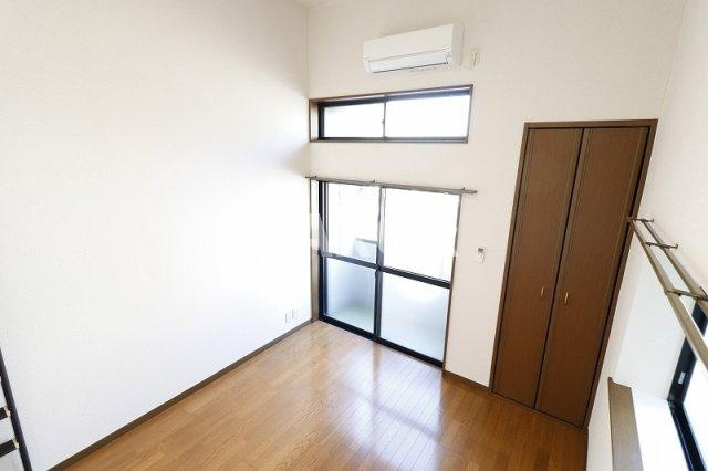 福岡市早良区高取１丁目のアパートの居間・リビング