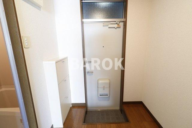 福岡市早良区高取１丁目のアパートの玄関
