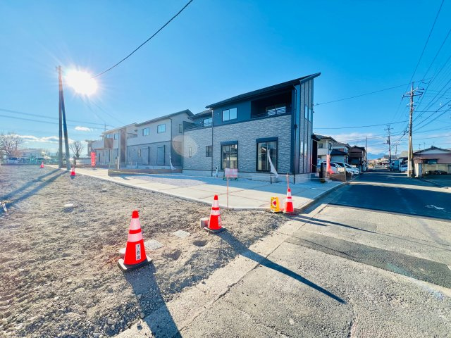 前橋市朝倉町の前面道路含む現地写真|車の通りも少なく駐車も楽々できます♪
