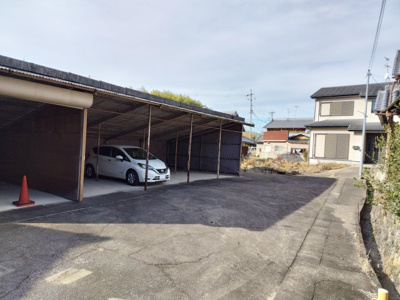 【駐車場】 | 南河内郡太子町大字春日 戸建 | 屋根付きの駐車場