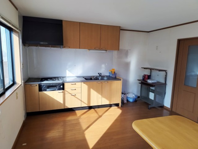 【居間・リビング】 | 南河内郡太子町大字春日 戸建 | 約10帖大のLDK