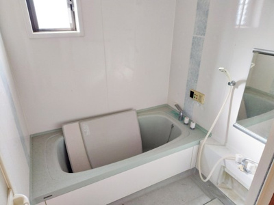 【浴室】 | 南河内郡太子町大字春日 戸建 | 浴室はユニットバスです♬