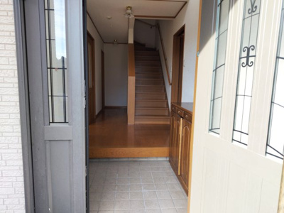 【玄関】 | 南河内郡太子町大字春日 戸建 | 開放感のある玄関