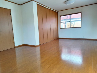 【洋室】 | 南河内郡太子町大字春日 戸建 | 約10帖大の洋室