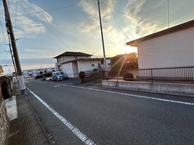 【前面道路含む現地写真】 | 高崎市楽間町　コンクリートブロック造平屋