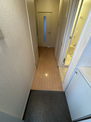 サープラス梓の玄関