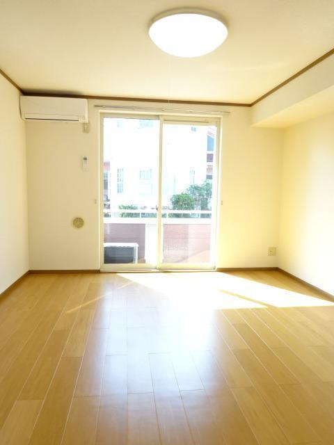 エレガント・カーサⅡの居間・リビング