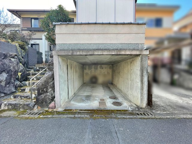 中古戸建　西つつじヶ丘雲仙台2丁目の駐車場