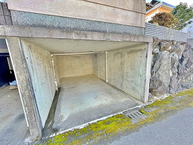 中古戸建　西つつじヶ丘雲仙台2丁目の駐車場