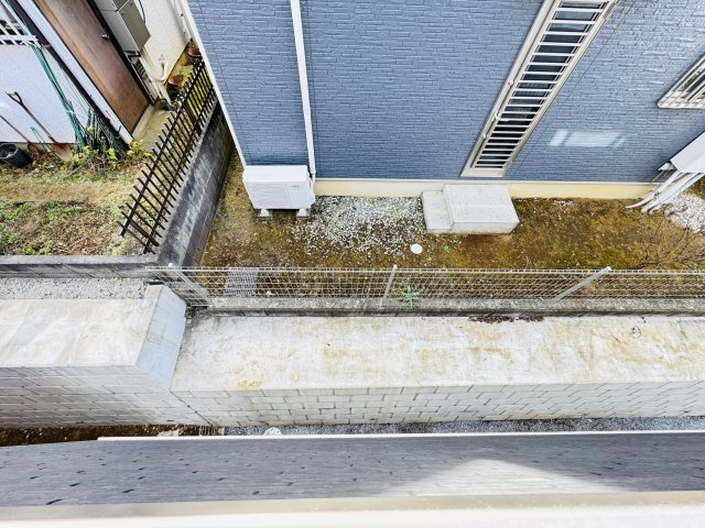 柏市光ヶ丘４丁目新築戸建【酒井根東小学校：4分】の展望|バルコニーより隣地境界スペース