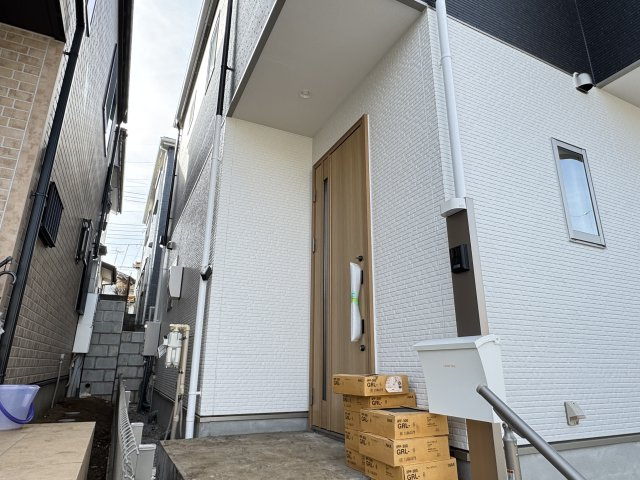 柏市光ヶ丘４丁目新築戸建【酒井根東小学校：4分】のエントランス|エントランス・玄関ポーチ