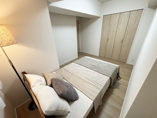 【寝室】 | 春日テラス | 6.8帖洋室※モデルルーム※家具等は付属しません