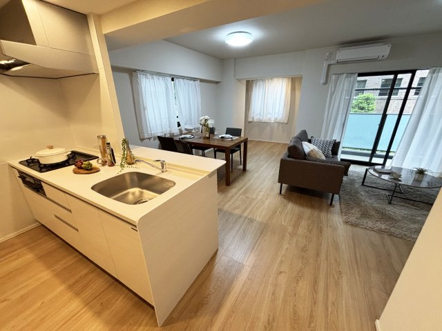 【居間・リビング】 | 春日テラス | ※モデルルーム※家具等は付属しません