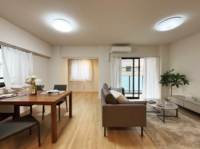 【居間・リビング】 | 春日テラス | ※モデルルーム※家具等は付属しません