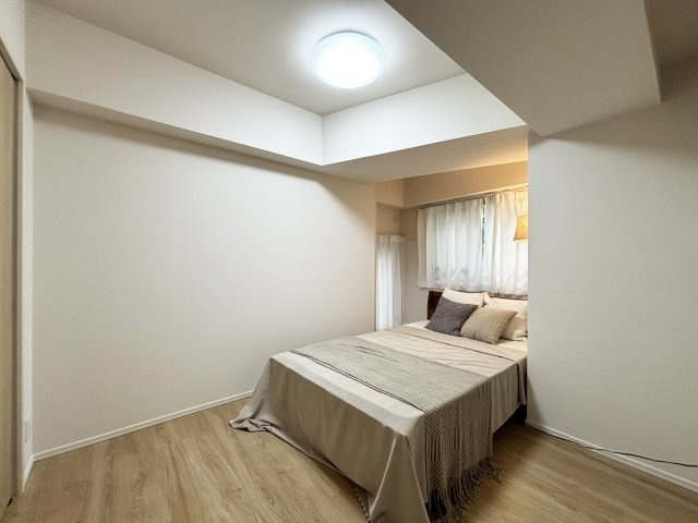 【寝室】 | 春日テラス | 6.8帖洋室※モデルルーム※家具等は付属しません