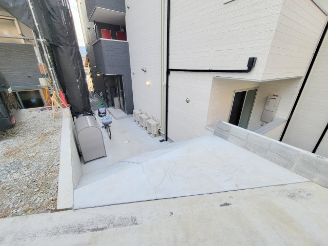 Gradito　富雄駅前のエントランス