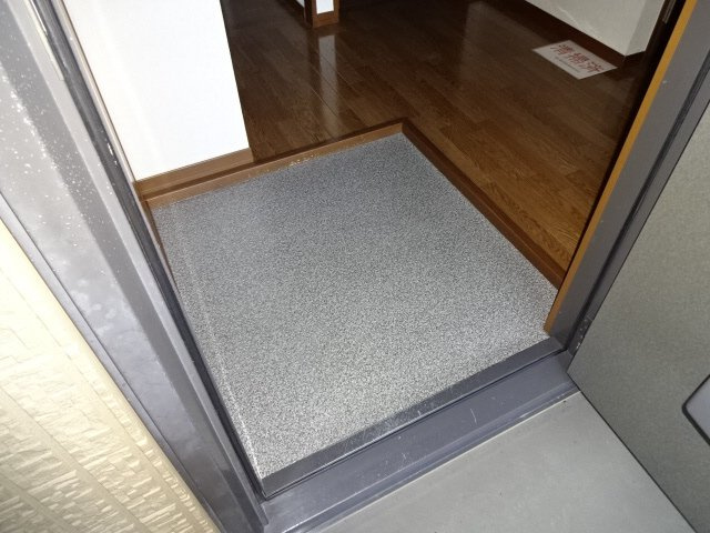 グリーンコート土山の玄関