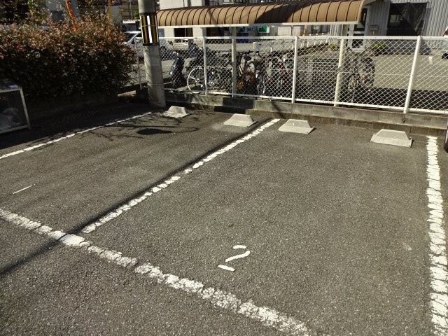 グリーンコート土山の駐車場