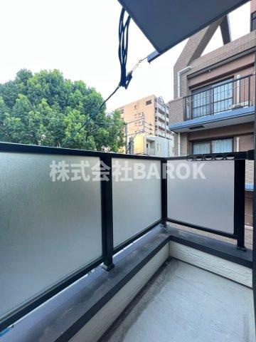 福岡市中央区今川１丁目のアパートのバルコニー