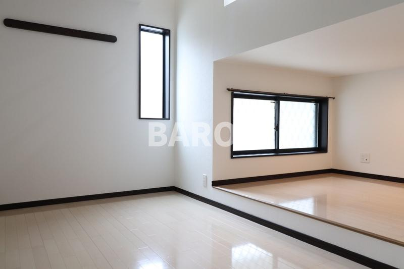 福岡市中央区今川１丁目のアパートの居間・リビング