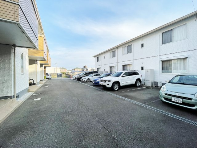 クラヴィエ北田宮Bの駐車場