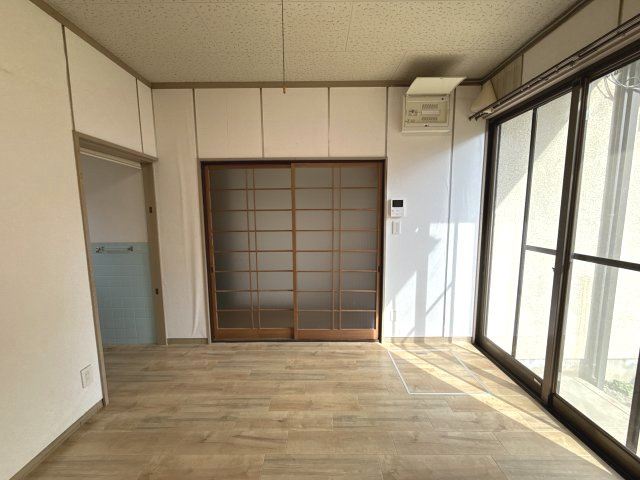 青山川本貸家　(北)の居間・リビング