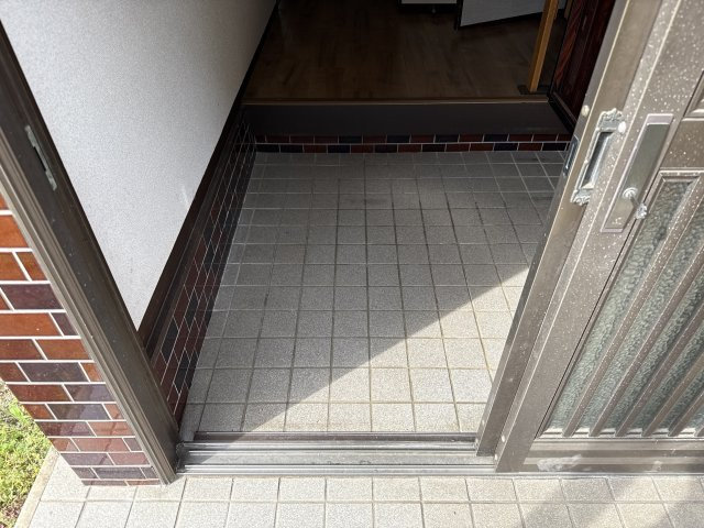 青山川本貸家　(北)の玄関