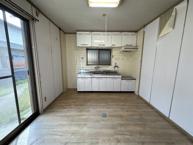 青山川本貸家　(北)の居間・リビング