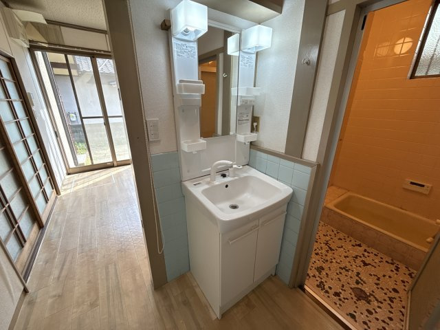 青山川本貸家　(北)の洗面所