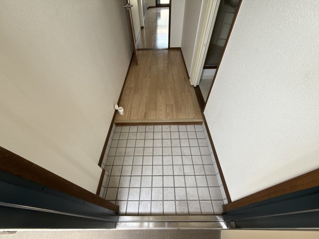 レジデンス西庄の玄関