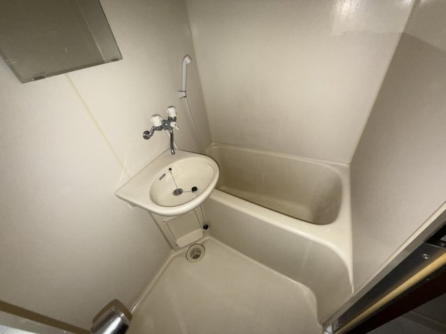 レジデンス西庄の浴室