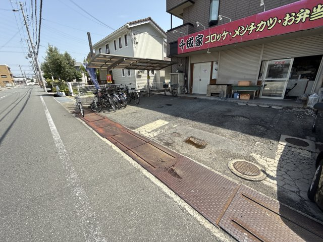 レジデンス西庄の駐車場