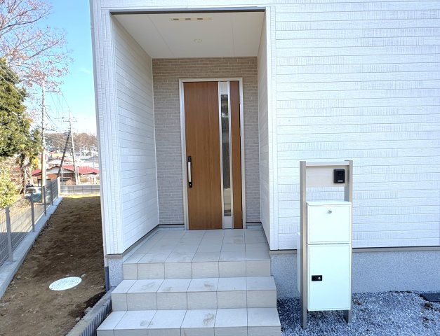 流山市名都借新築戸建（名都借23-1期）のエントランス|エントランス・玄関ポーチ・宅配ボックス完備