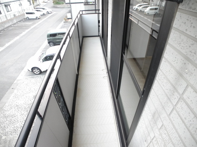 ロイヤルガーデン白岩C棟のバルコニー|※同物件反転タイプの写真でございます※現況を優先します※