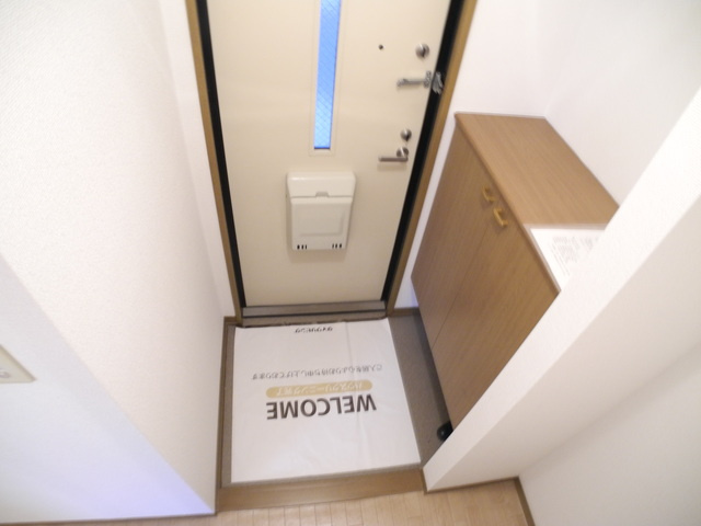 ロイヤルガーデン白岩C棟の玄関|※同物件反転タイプの写真でございます※現況を優先します※